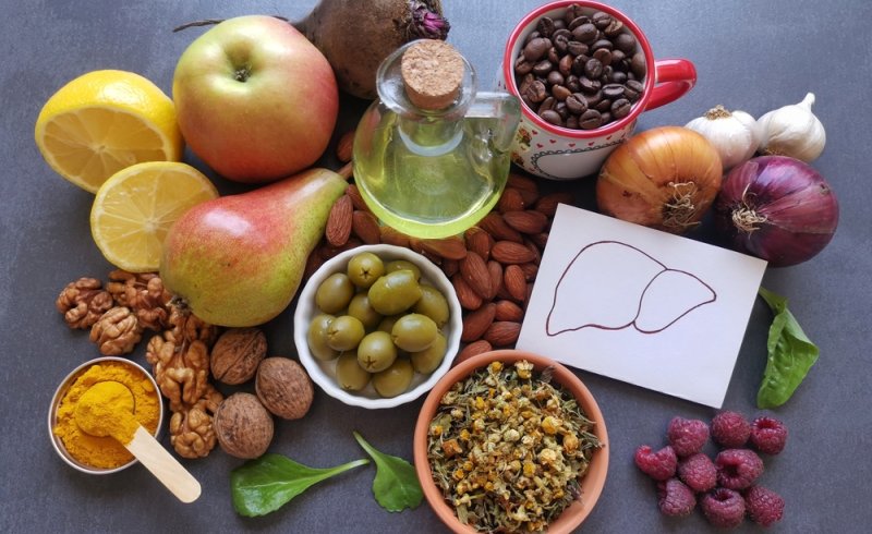 Plantes médicinales et ingrédients naturels pour le drainage des émonctoires et la réduction de la toxémie en naturopathie.